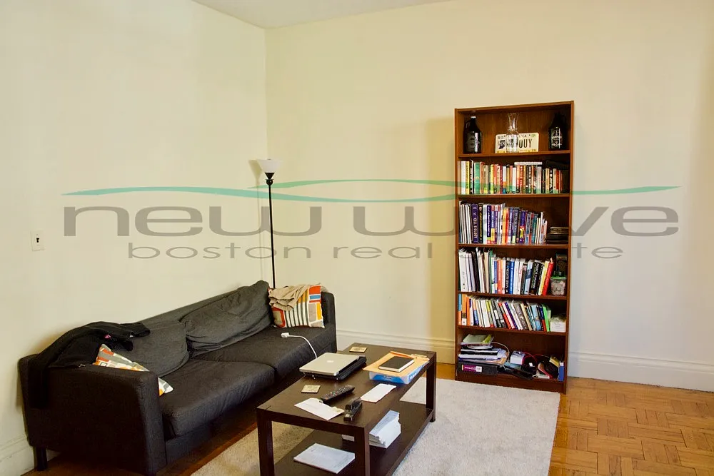 32 Queensberry St — Photo 2