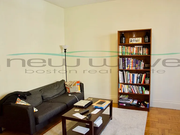 32 Queensberry St #2 — Photo 4