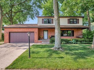 1205 Newbury Rd, Champaign, IL 61821