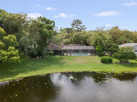 3rd image of 208 N Sweetwater Cove Blvd