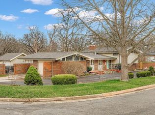 100 SW Meadow Ln, Topeka, KS 66606