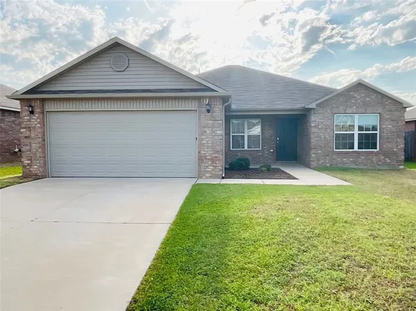 1770 Bartlett Dr, Newcastle, OK 73065