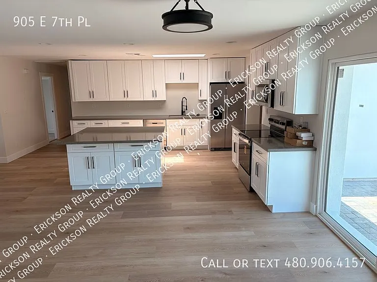 905 E 7th Pl — Photo 3
