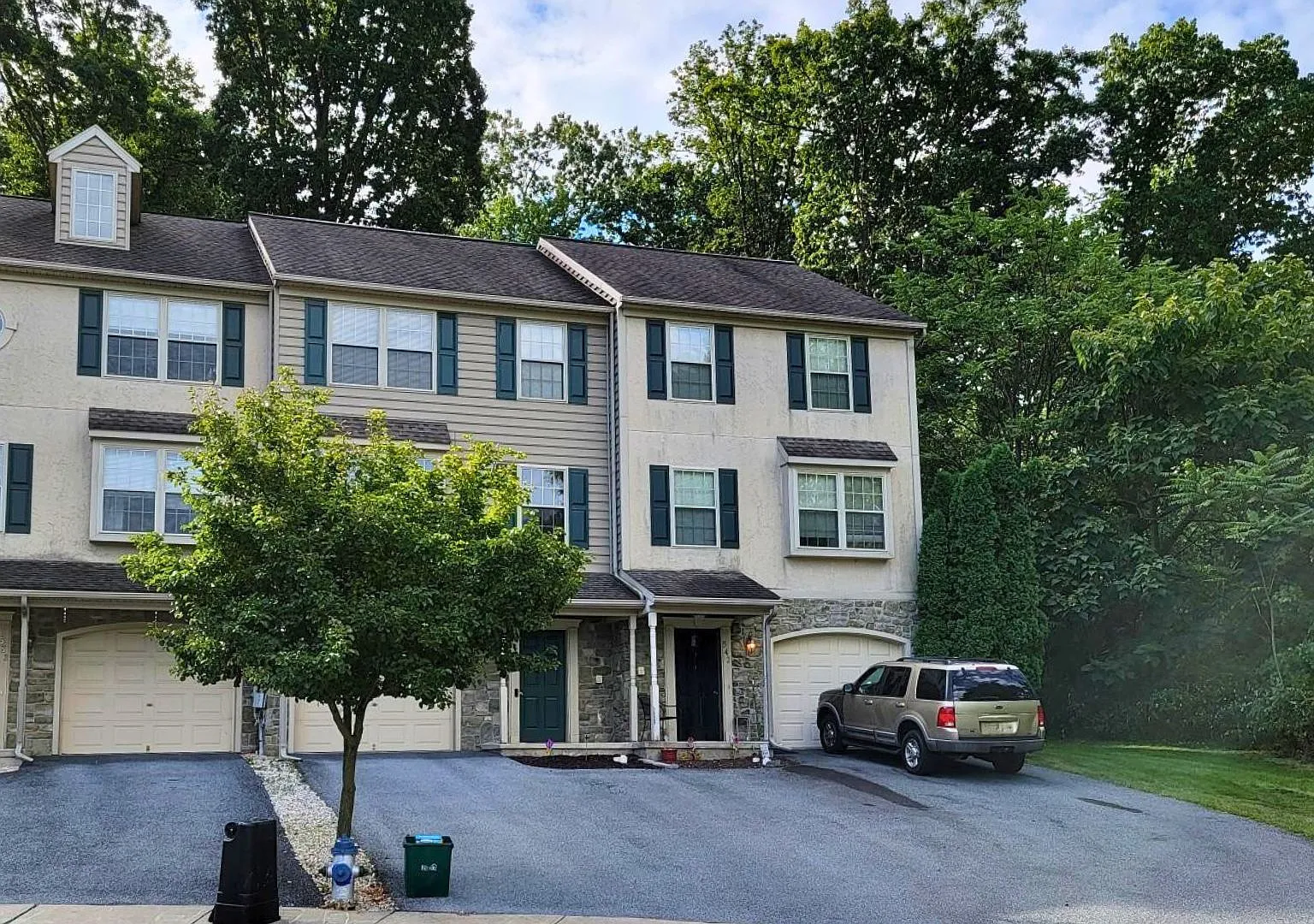 3 bed, 1.5 bath, 1280 sqft, $1,795 — Photo 1