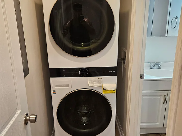 In Unit LG Washtower Full-Size Washer & Dryer