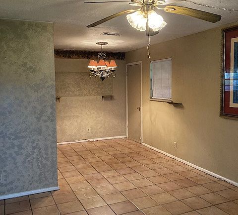 5th image of 1202 Texas St