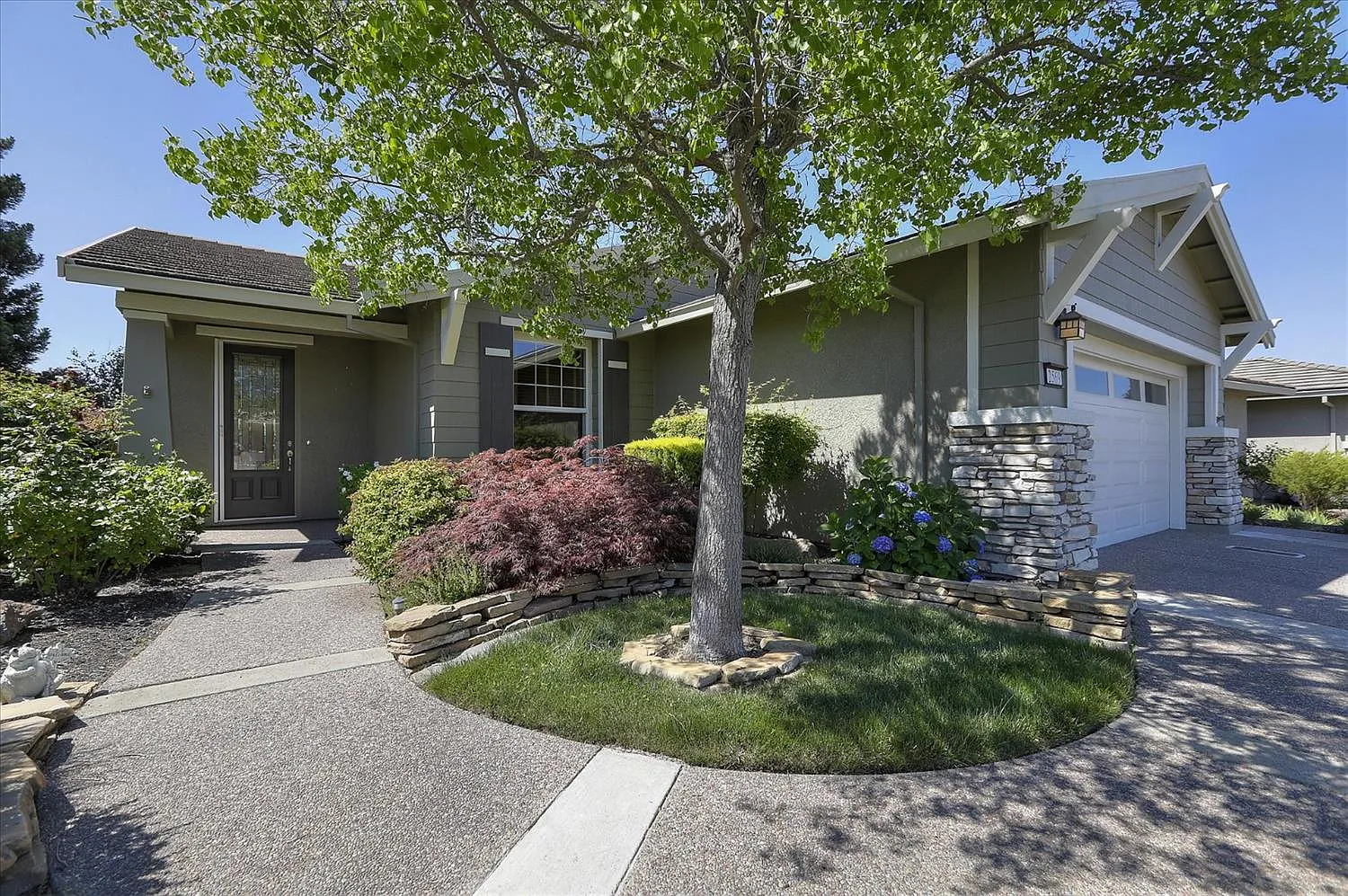 2569 Goshawk Ln photo 1