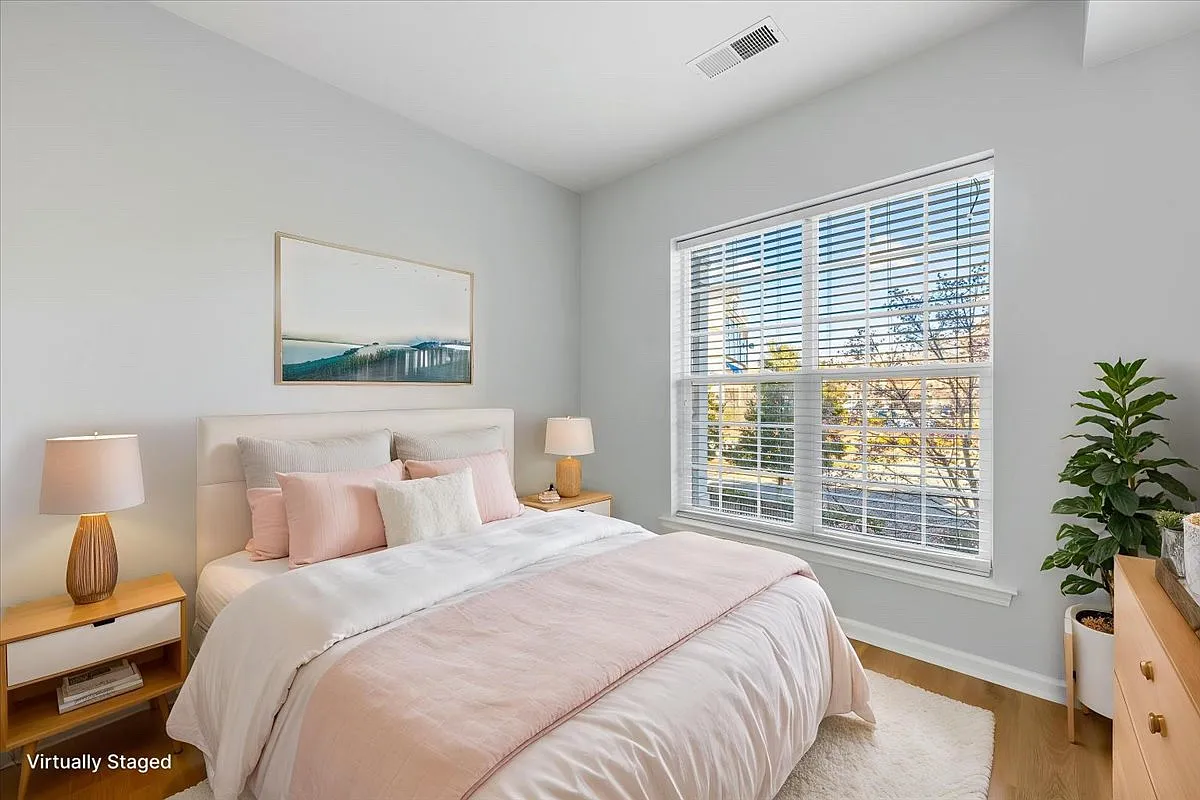 Building Photo - 15041 Santa Lucia Dr
