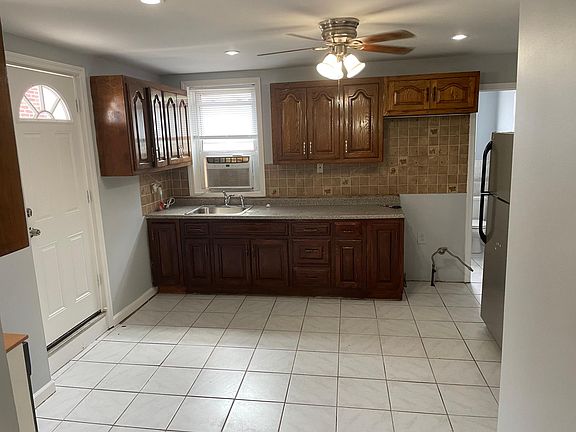 Eat in Kitchen (NEW OVEN & MICROWAVE WILL BE INSTALLED)