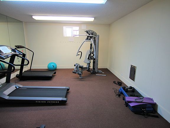4th image of 811 1/2 6th St #102