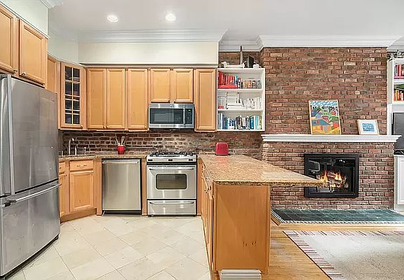 2nd image of 20 W 90th St APT C
