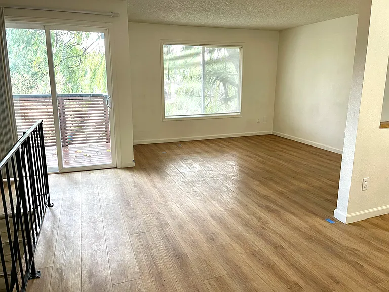 12728 SE 26th Ave — Photo 5