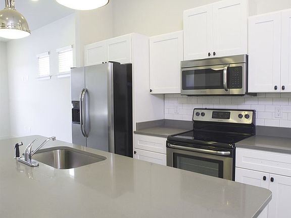 2nd image of 1824 Greentree Ln