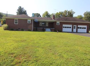 1082 State Route 3 And 12, Hinton, WV 25951