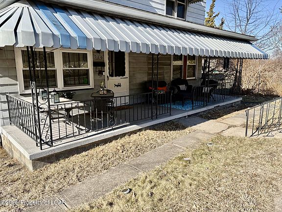 2nd image of 539 Main St