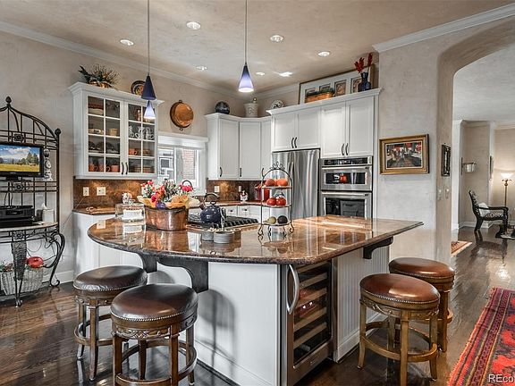 5th image of 560 Josephine St