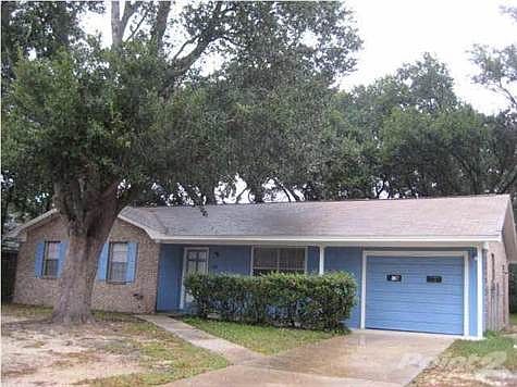 Front of Home! New paint allows this home to offer great cur