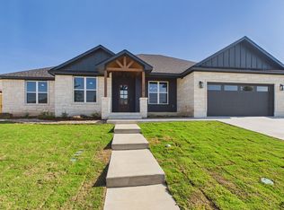 110 Parlin Ln, Fredericksburg, TX 78624