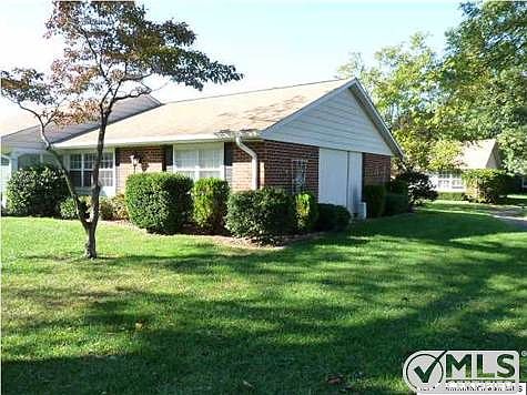 3rd image of 1013D Aberdeen Dr