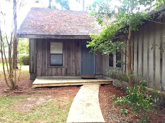 Building Photo - 206 Pear St