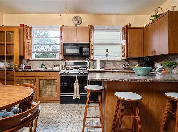 FIRST FLOOR KITCHEN