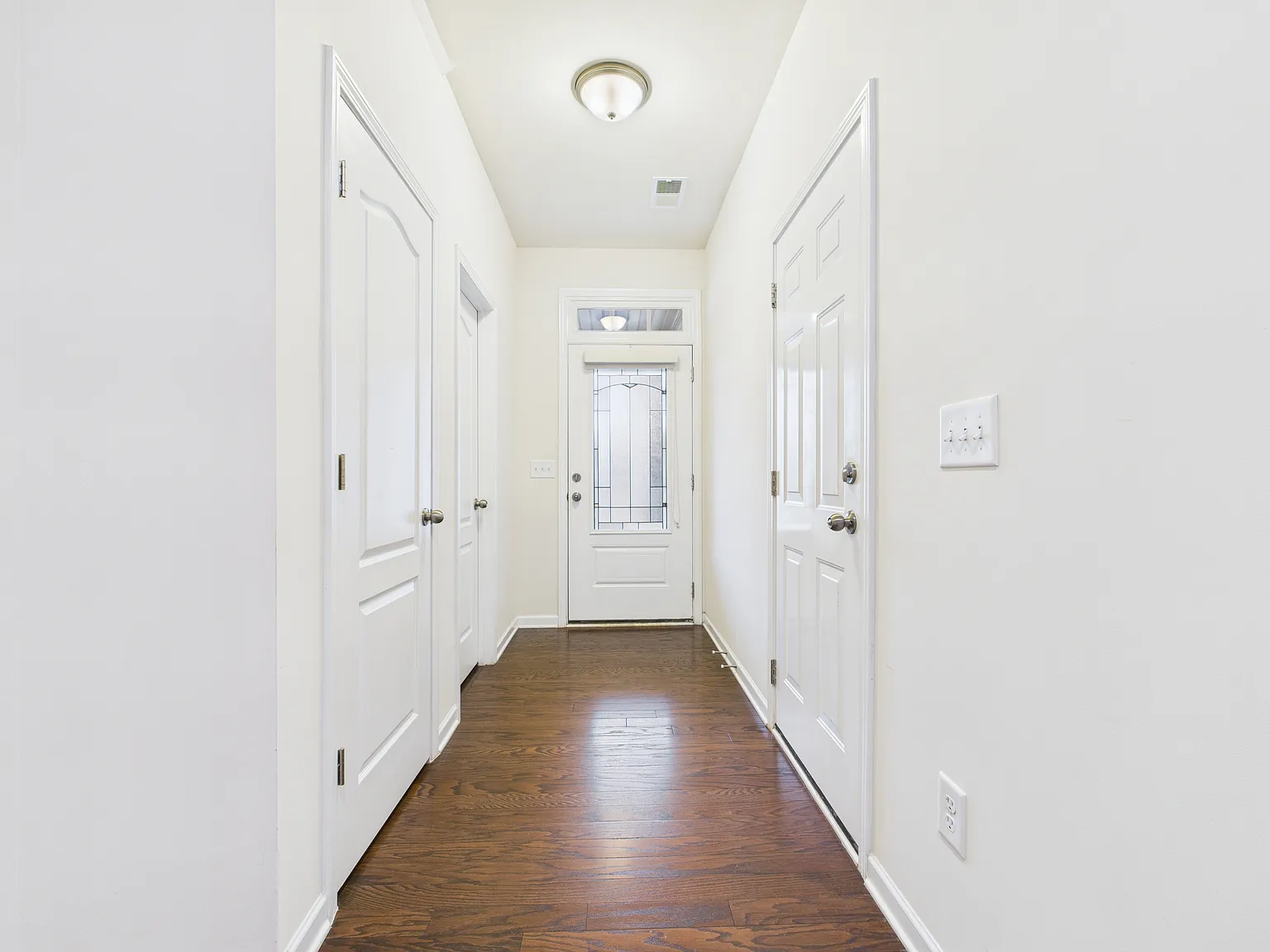 3 bed, 1852 sqft, $2,195 — Photo 2