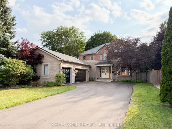 704 Foxcroft Blvd, Newmarket, ON L3X 1N2