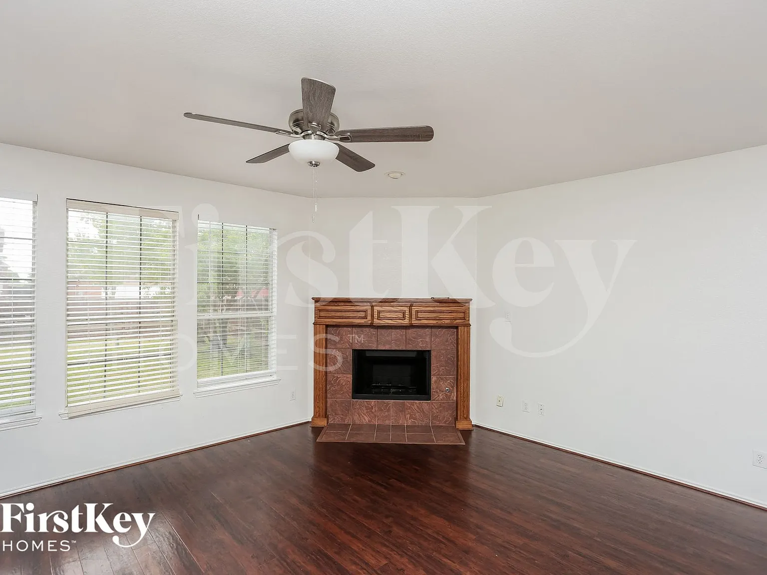 4 bed, 2.5 bath, 3033 sqft, $3,025 — Photo 2