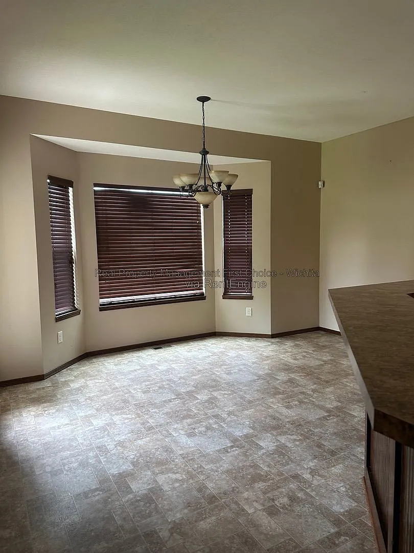 4 bed, 3.0 bath, 2195 sqft, $2,150 — Photo 3