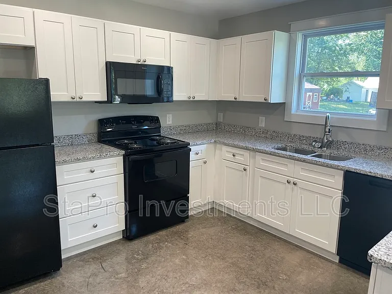 1128 Slaters Creek Rd #A — Photo 6