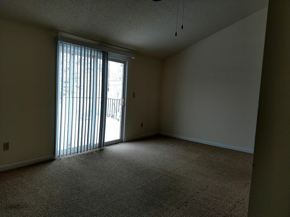 2nd image of 5 Colonial Dr APT 3