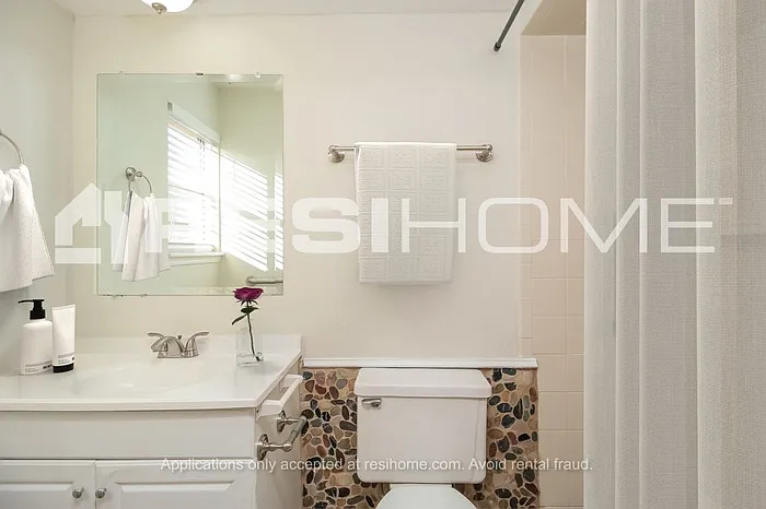 609 S Avery St — Photo 10