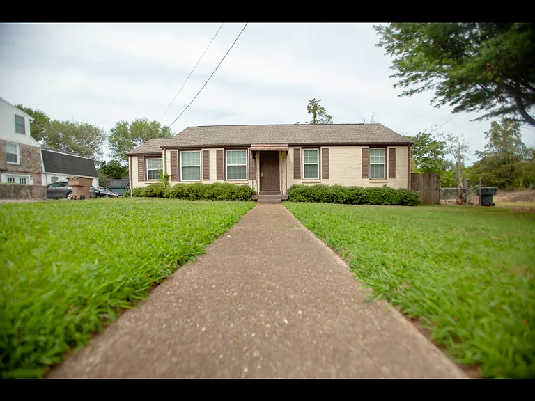 5024 Inglewood Ct — Photo 2