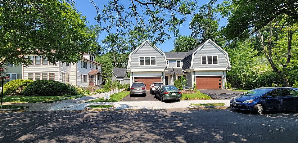 2nd image of 321-323 Lake Ave