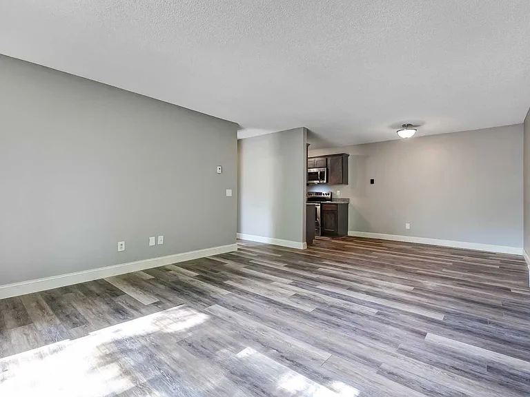 9161 Dunlap Ave — Photo 5