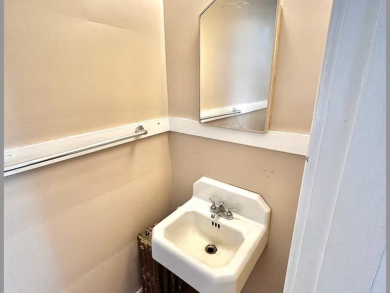 310 Washington St #8 — Photo 6