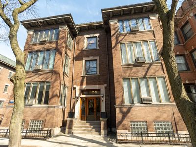 3743 N Pine Grove Ave #1, Chicago, IL, 60613