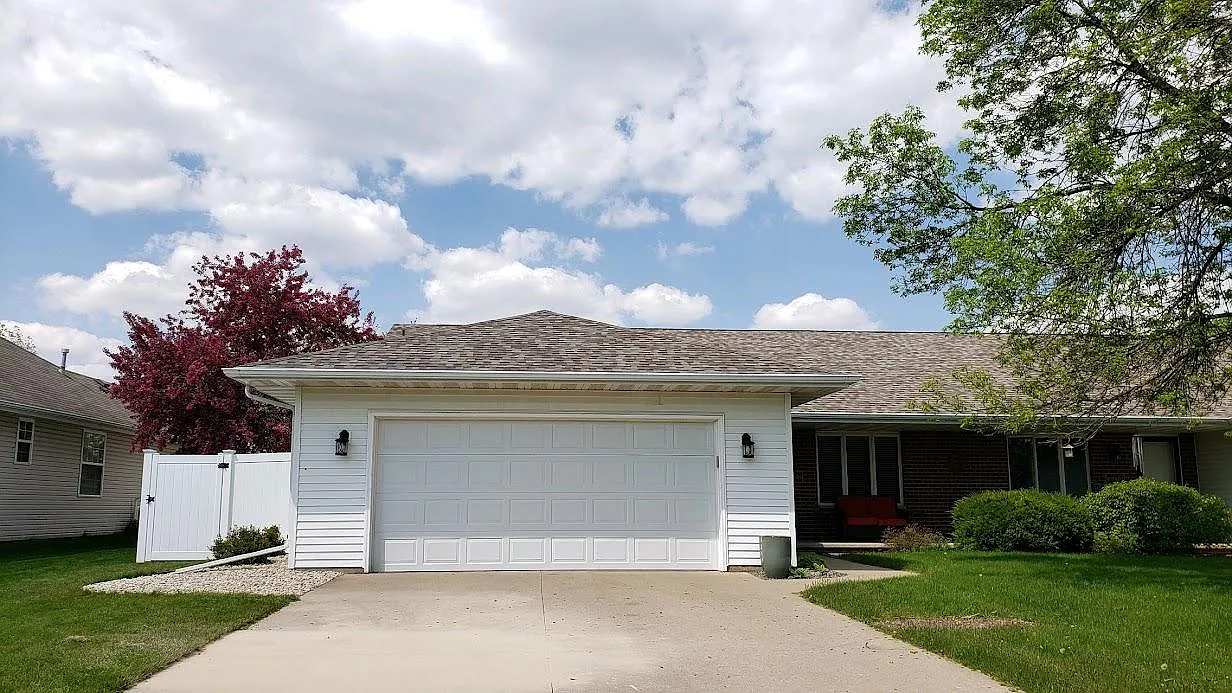 3 bed, 2800 sqft, $2,900 — Photo 1