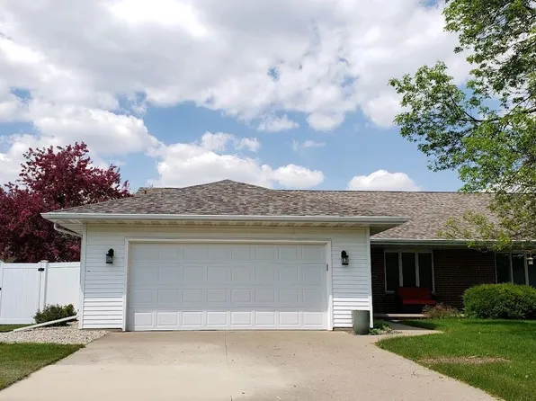 W2804 Brookhaven Dr, Appleton, WI 54915