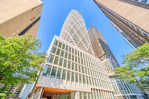 230 Simcoe St Photo 1
