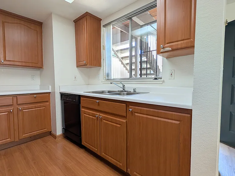 472 Lancaster Ln — Photo 10