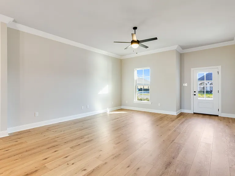 141 Ridley Ln — Photo 2