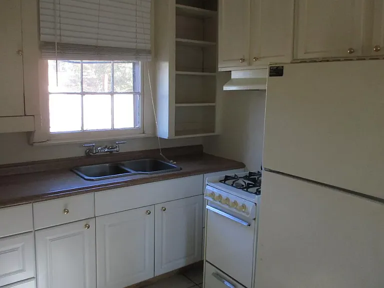 826 Pomona Ave — Photo 2