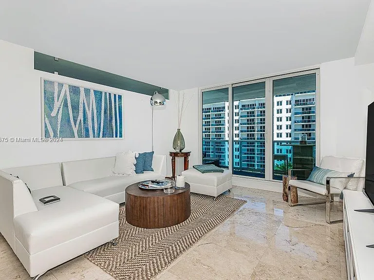 2301 Collins Ave #1117 — Photo 5