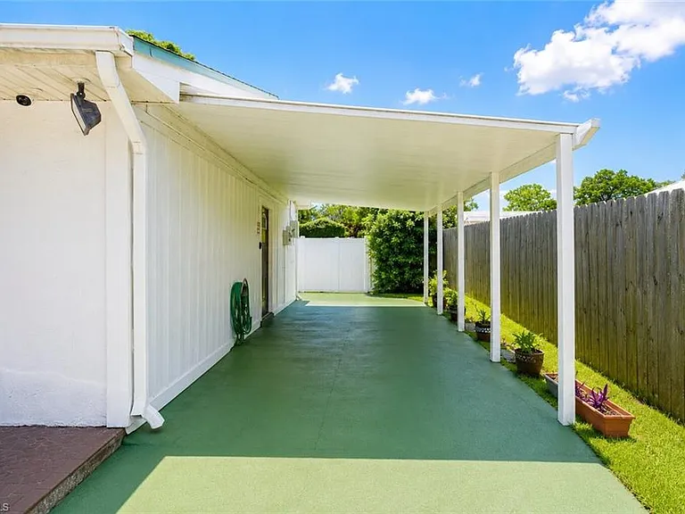 655 SW Pointview Rd — Photo 8