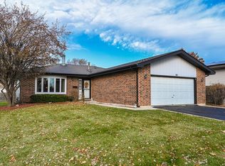664 W Eggerding Dr, Addison, IL 60101