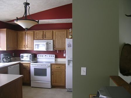 bright kitchen-new paint, all appliances stay-new 9/06