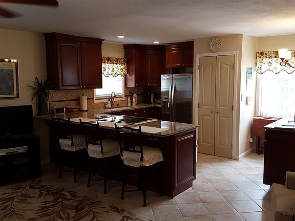 3rd image of 510 S Jackson Cir