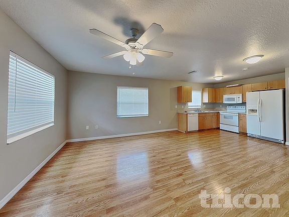 4th image of 2835 31st Ave E