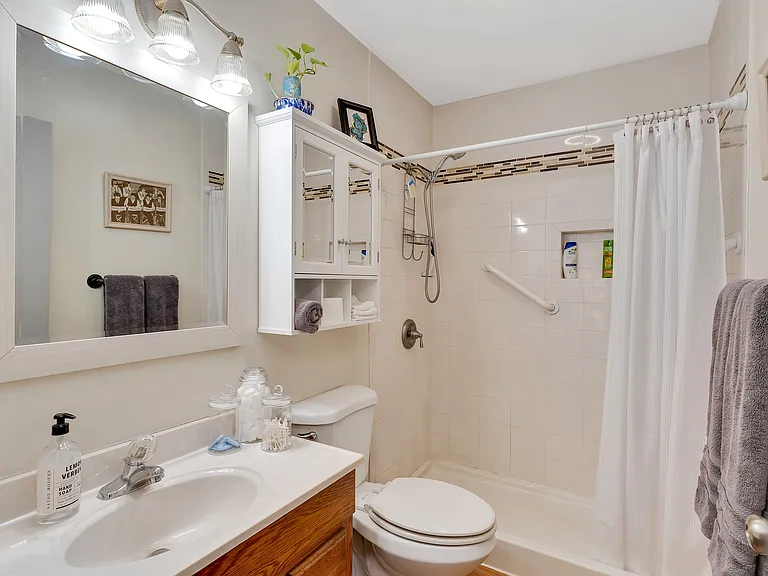 434 Lullwater Rd — Photo 5